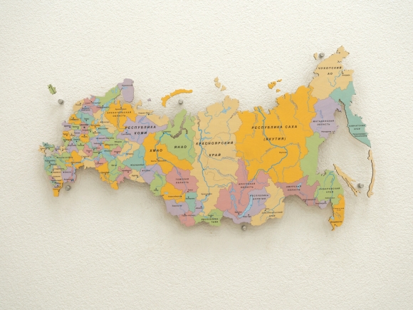 Административная карта России из дерева на стену "Родина моя" 	900×511×30мм.